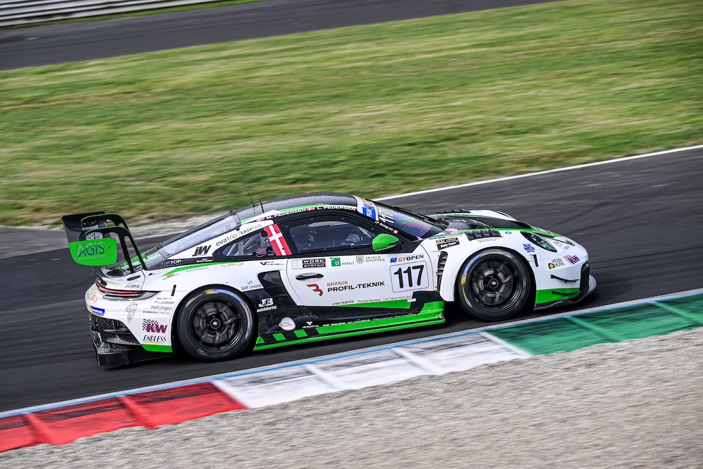 Teamets Porsche 911 GT3 R Evo er blev gået efter i sømmene siden sidste løb på Monza.
(Foto: Fotospeedy)